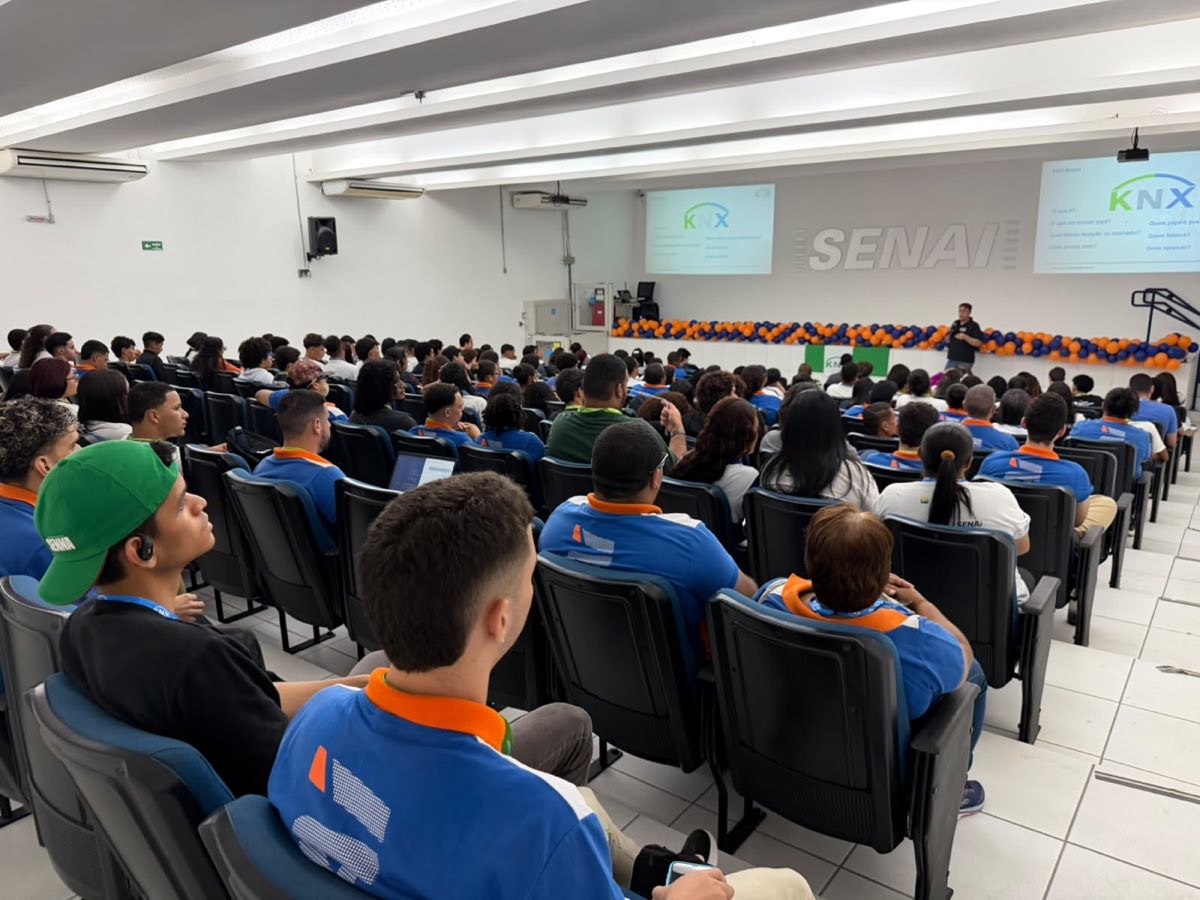 Plateia acompanhando a apresentação em Recife